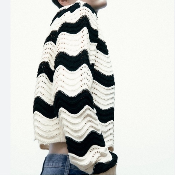Women’s Sweater ZARA Funnel Neck Black White Zig Zag Stripe Long Sleeve Crop Top - Picture 4 of 8